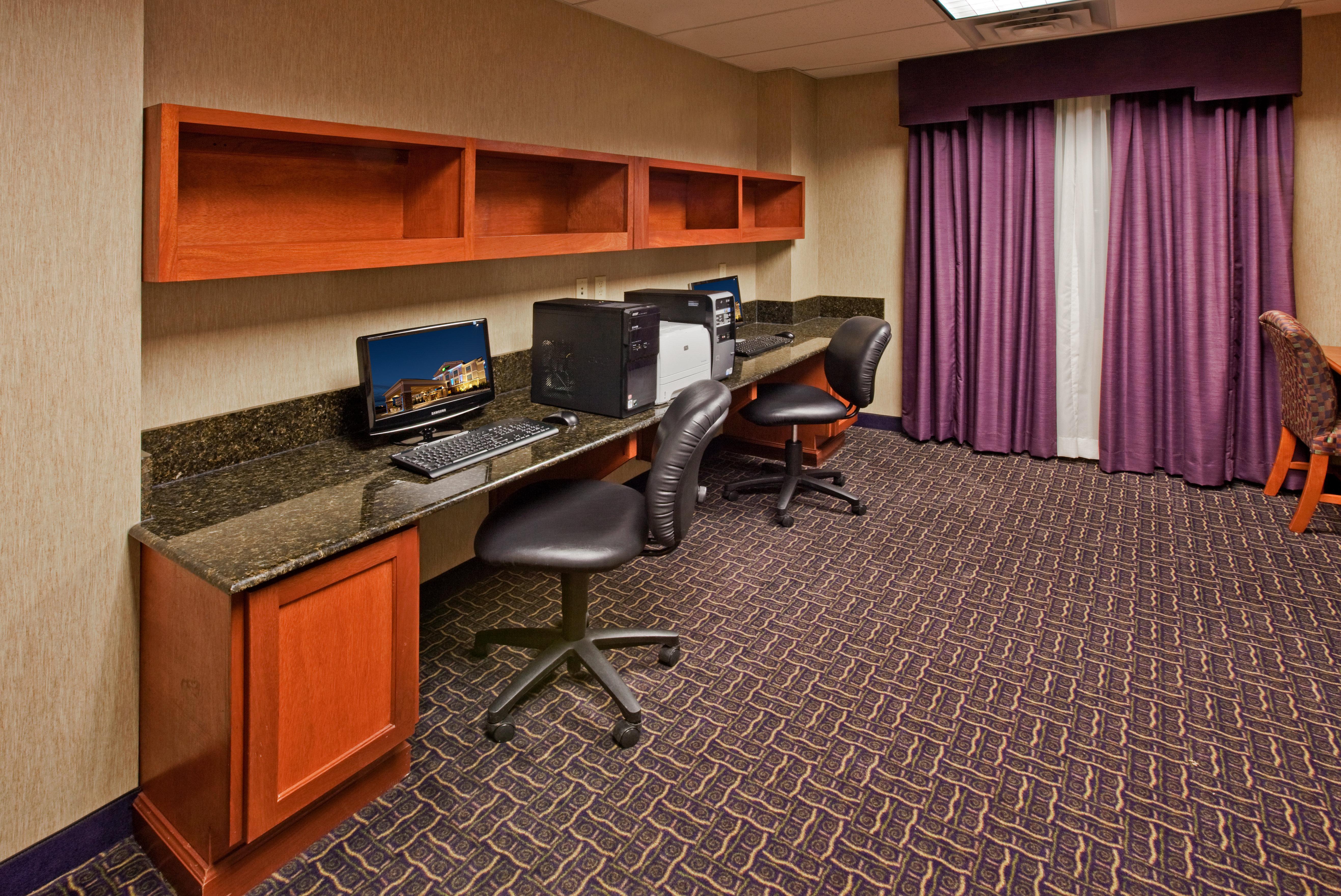 Holiday Inn Express Hotel And Suites Ada By Ihg Εξωτερικό φωτογραφία