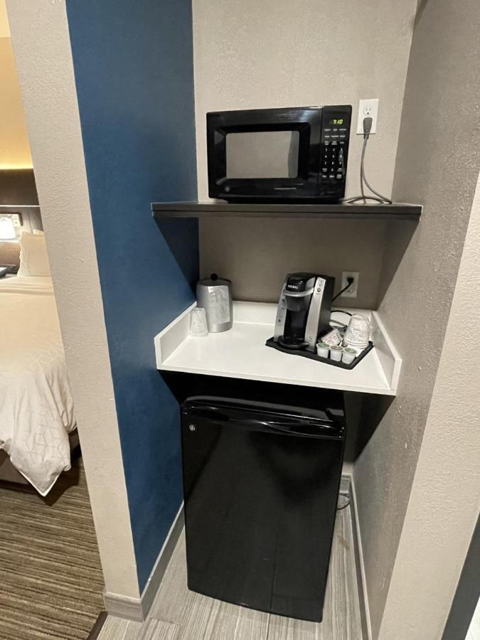 Holiday Inn Express Hotel And Suites Ada By Ihg Εξωτερικό φωτογραφία