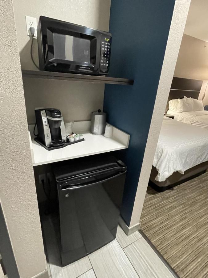 Holiday Inn Express Hotel And Suites Ada By Ihg Εξωτερικό φωτογραφία