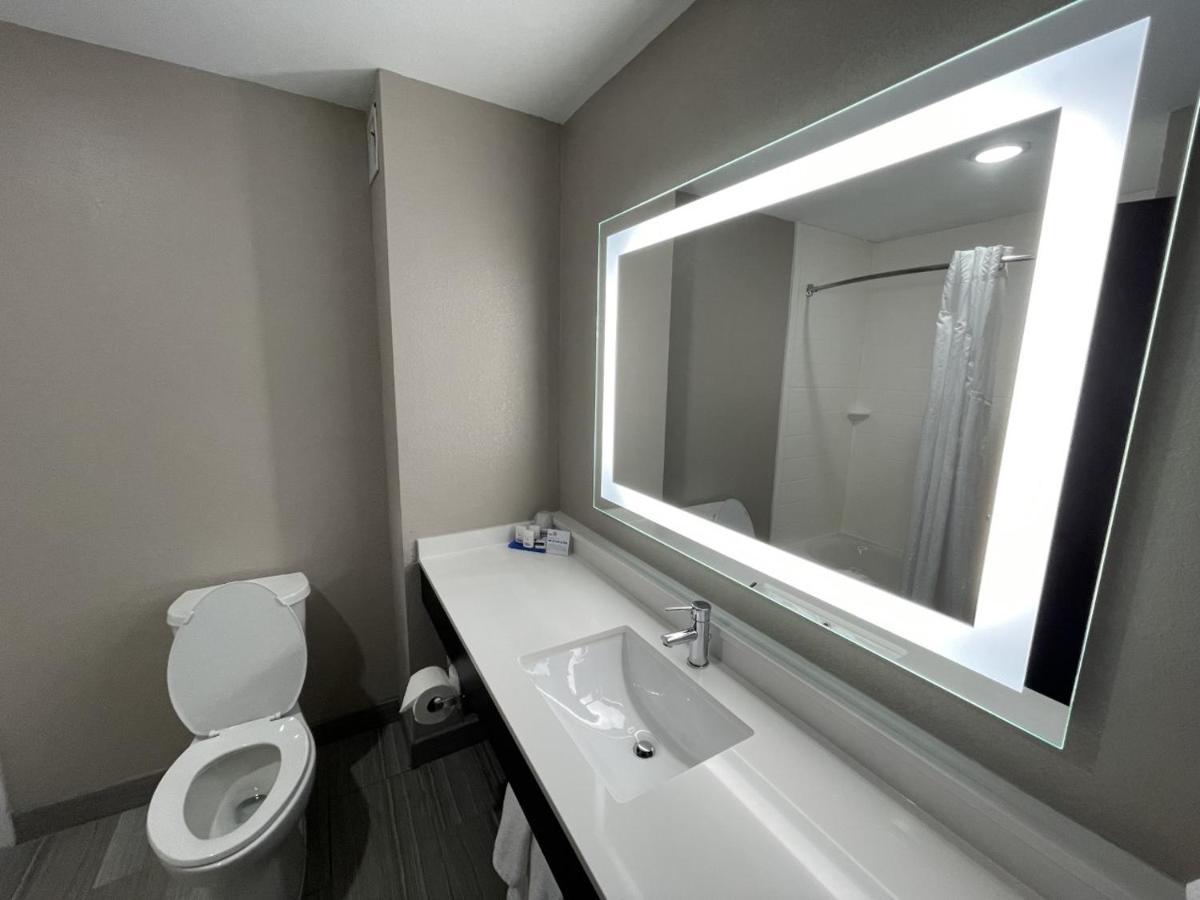 Holiday Inn Express Hotel And Suites Ada By Ihg Εξωτερικό φωτογραφία