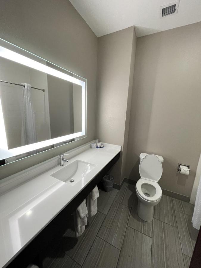 Holiday Inn Express Hotel And Suites Ada By Ihg Εξωτερικό φωτογραφία