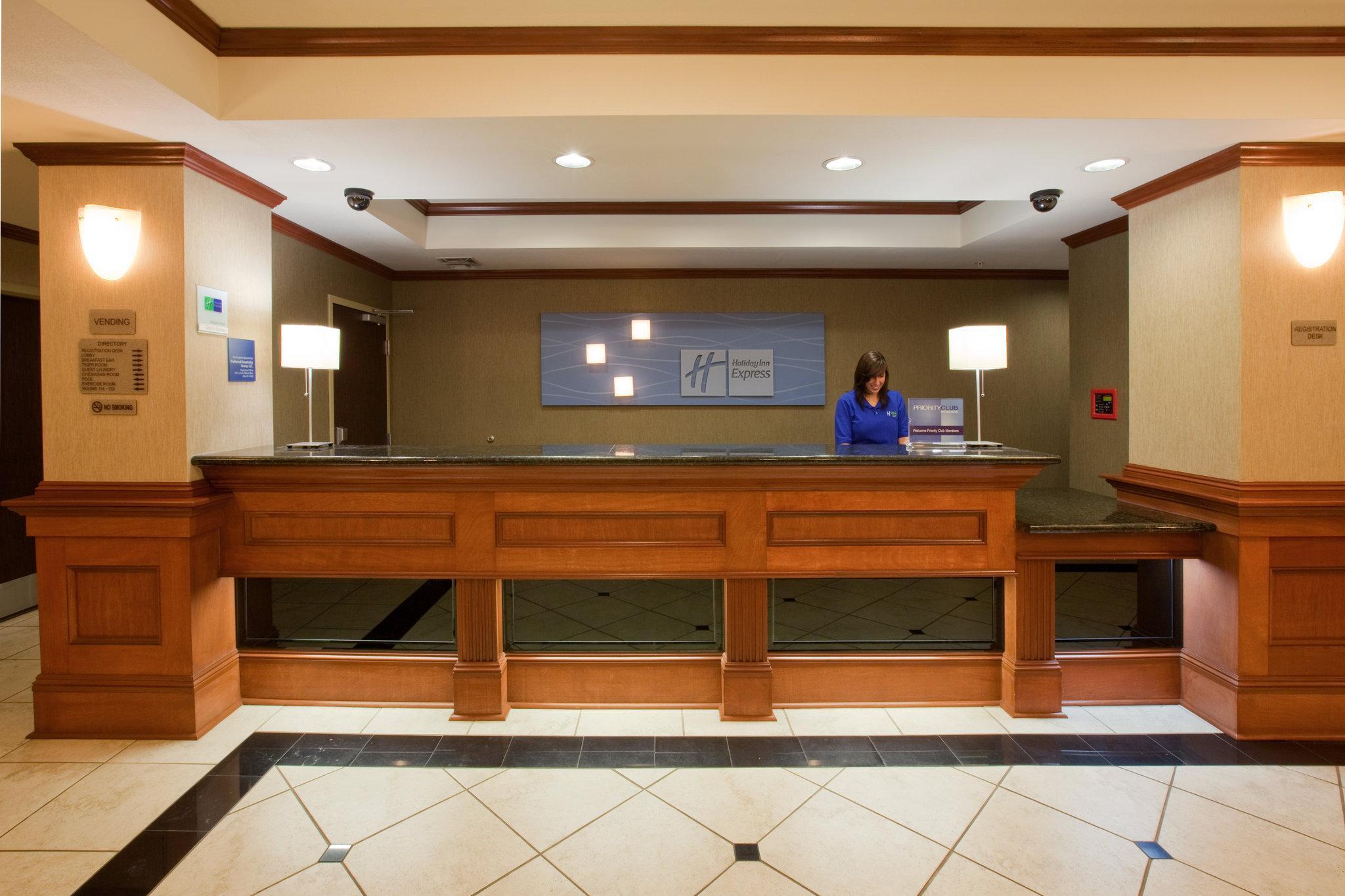Holiday Inn Express Hotel And Suites Ada By Ihg Εξωτερικό φωτογραφία
