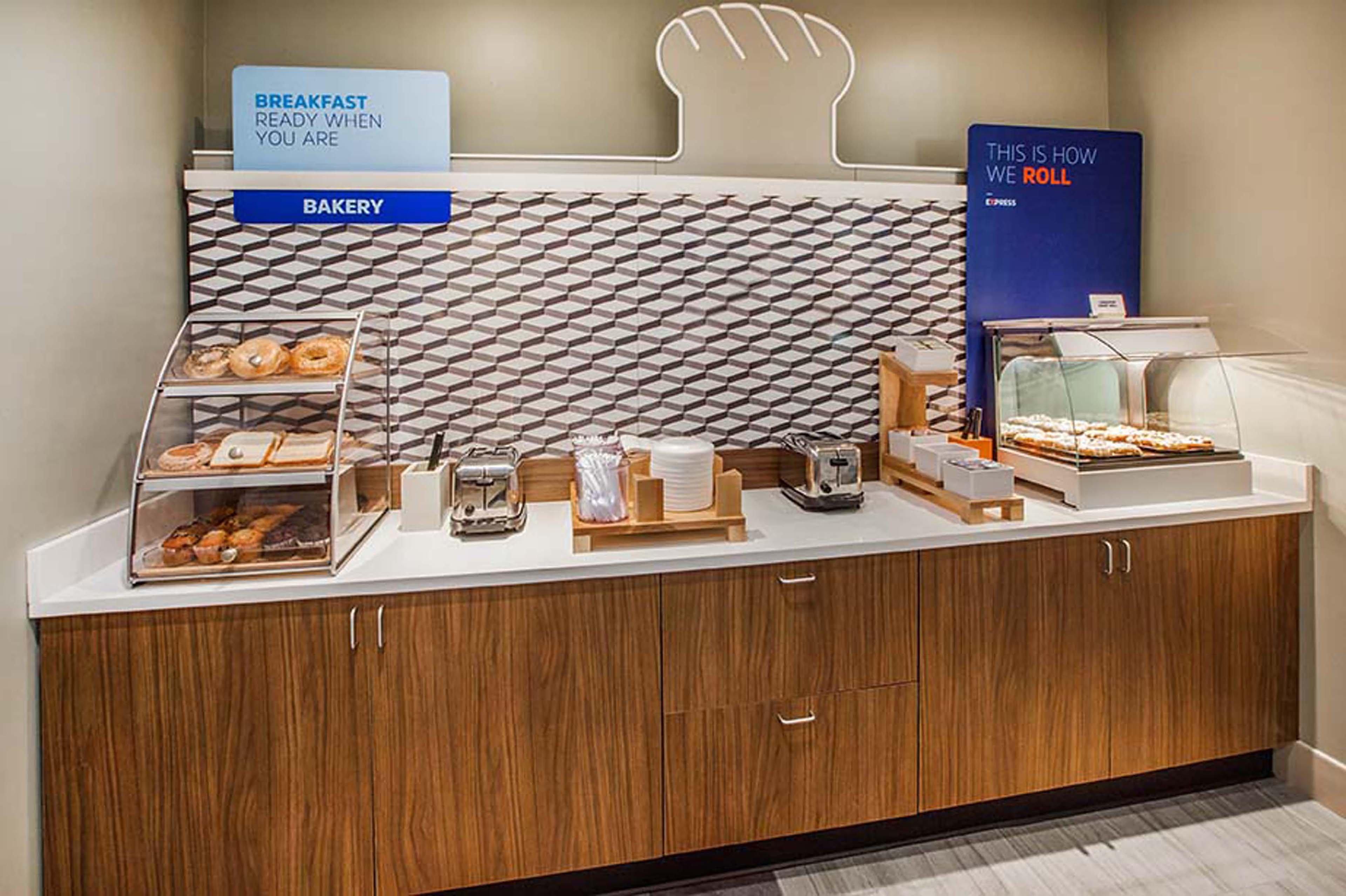 Holiday Inn Express Hotel And Suites Ada By Ihg Εξωτερικό φωτογραφία