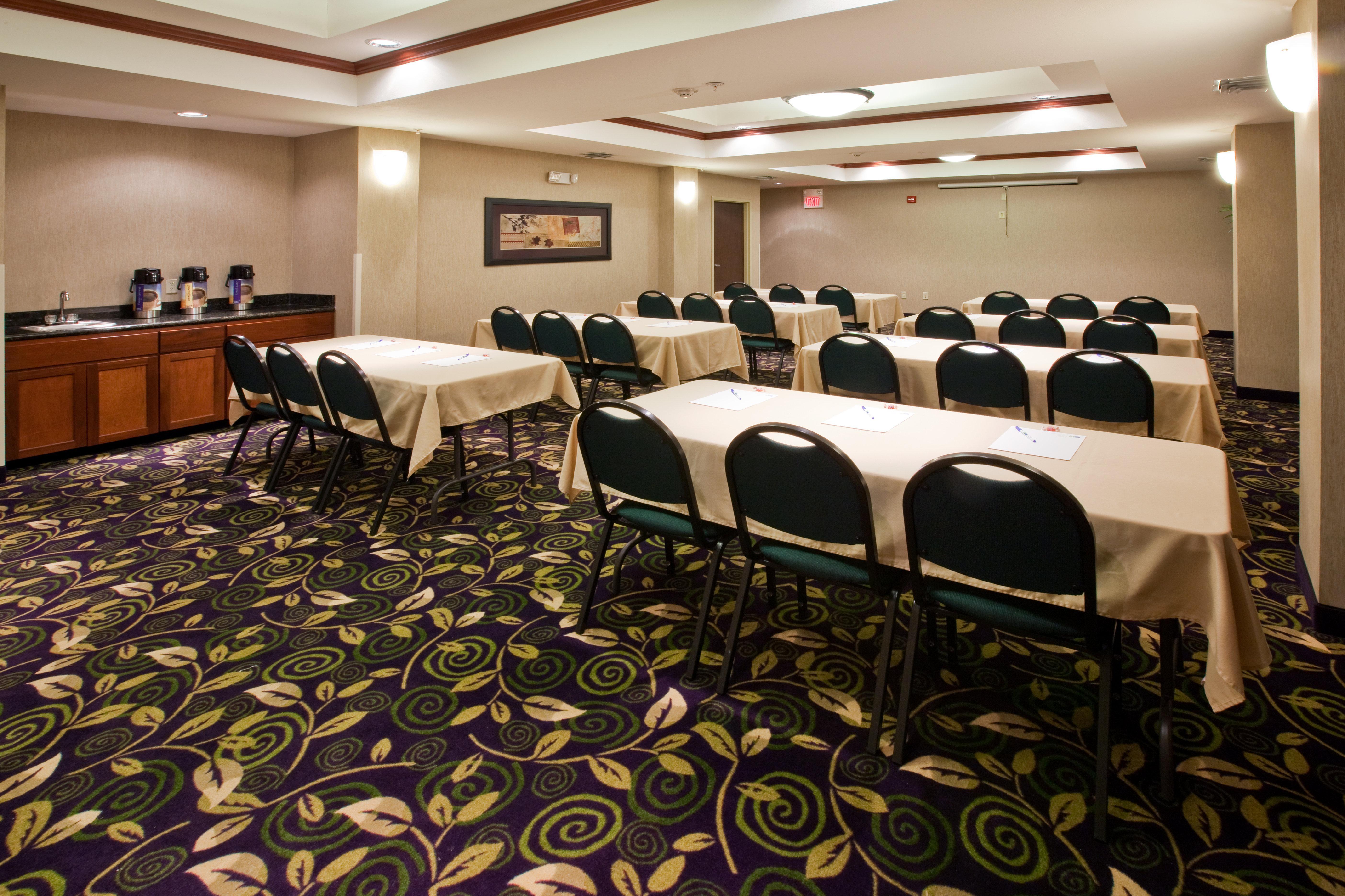 Holiday Inn Express Hotel And Suites Ada By Ihg Εξωτερικό φωτογραφία