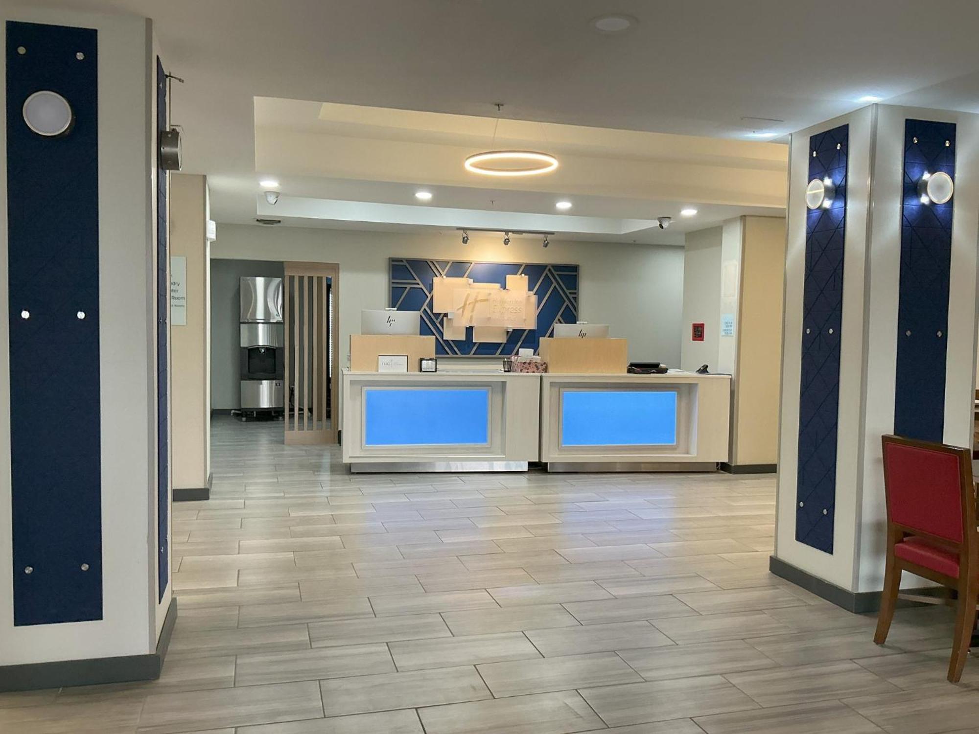 Holiday Inn Express Hotel And Suites Ada By Ihg Εξωτερικό φωτογραφία