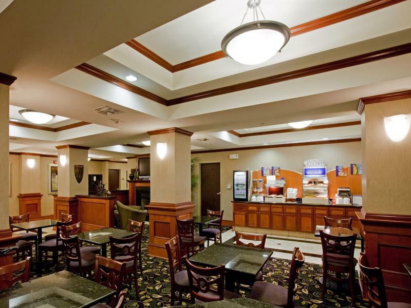 Holiday Inn Express Hotel And Suites Ada By Ihg Εξωτερικό φωτογραφία