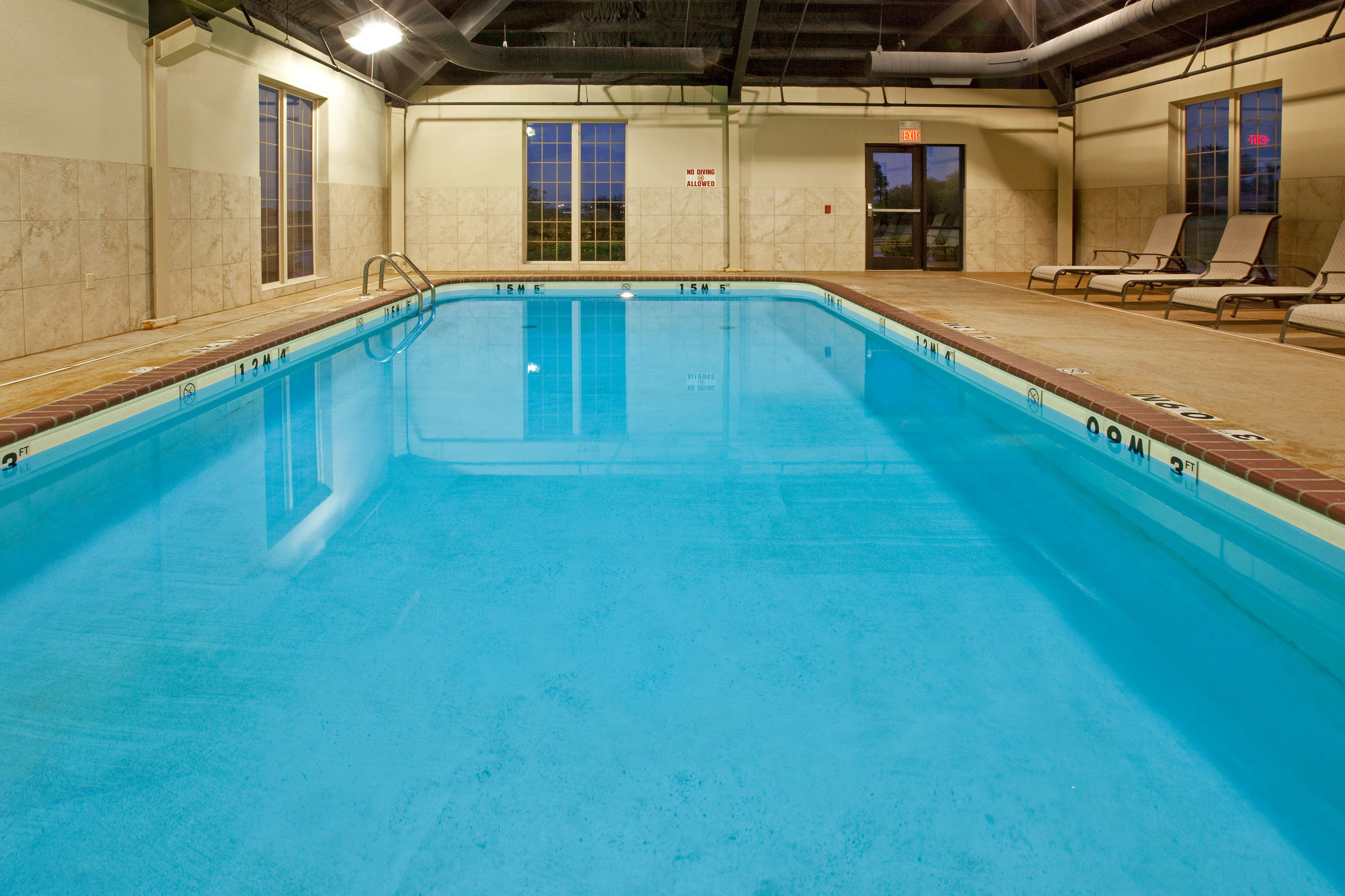 Holiday Inn Express Hotel And Suites Ada By Ihg Εξωτερικό φωτογραφία